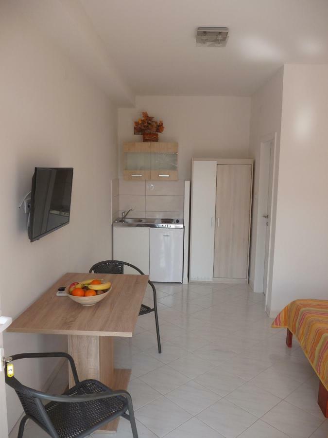 Apartments & Rooms Milka Umag Eksteriør bilde